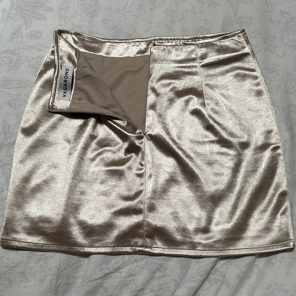 Vagabond- champagne mini skirt - Picture 2 of 3